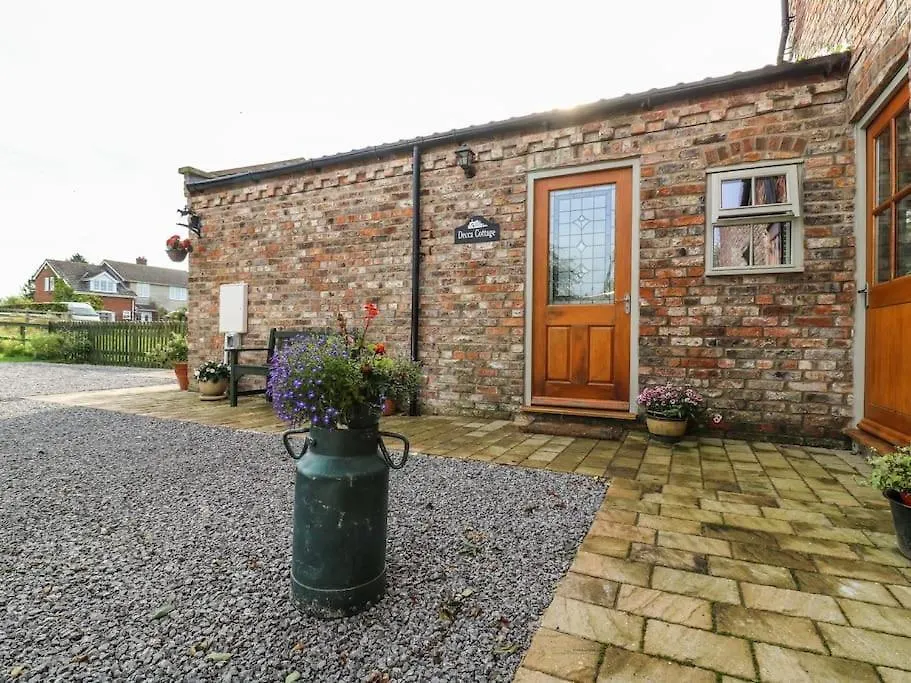 Decca Cottage Is Cheerful One Bedroom Cottage 约克 度假居